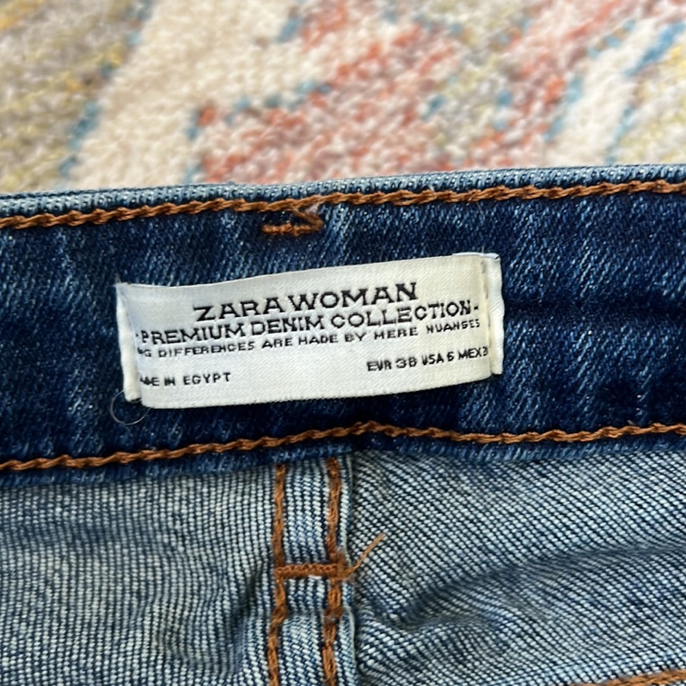 Zara Distressed Jeans - Picture 3 of 6